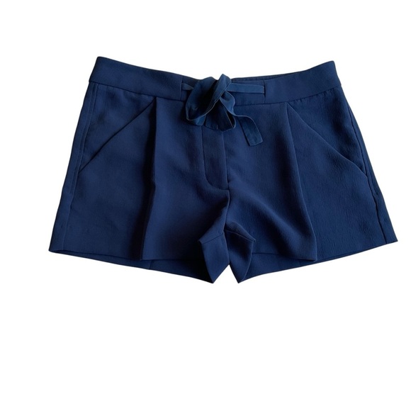 Wilfred Aritzia Exergue Pleated Shorts Sz 6 Blue Tie Front Dressy Classic Staple - Picture 1 of 11